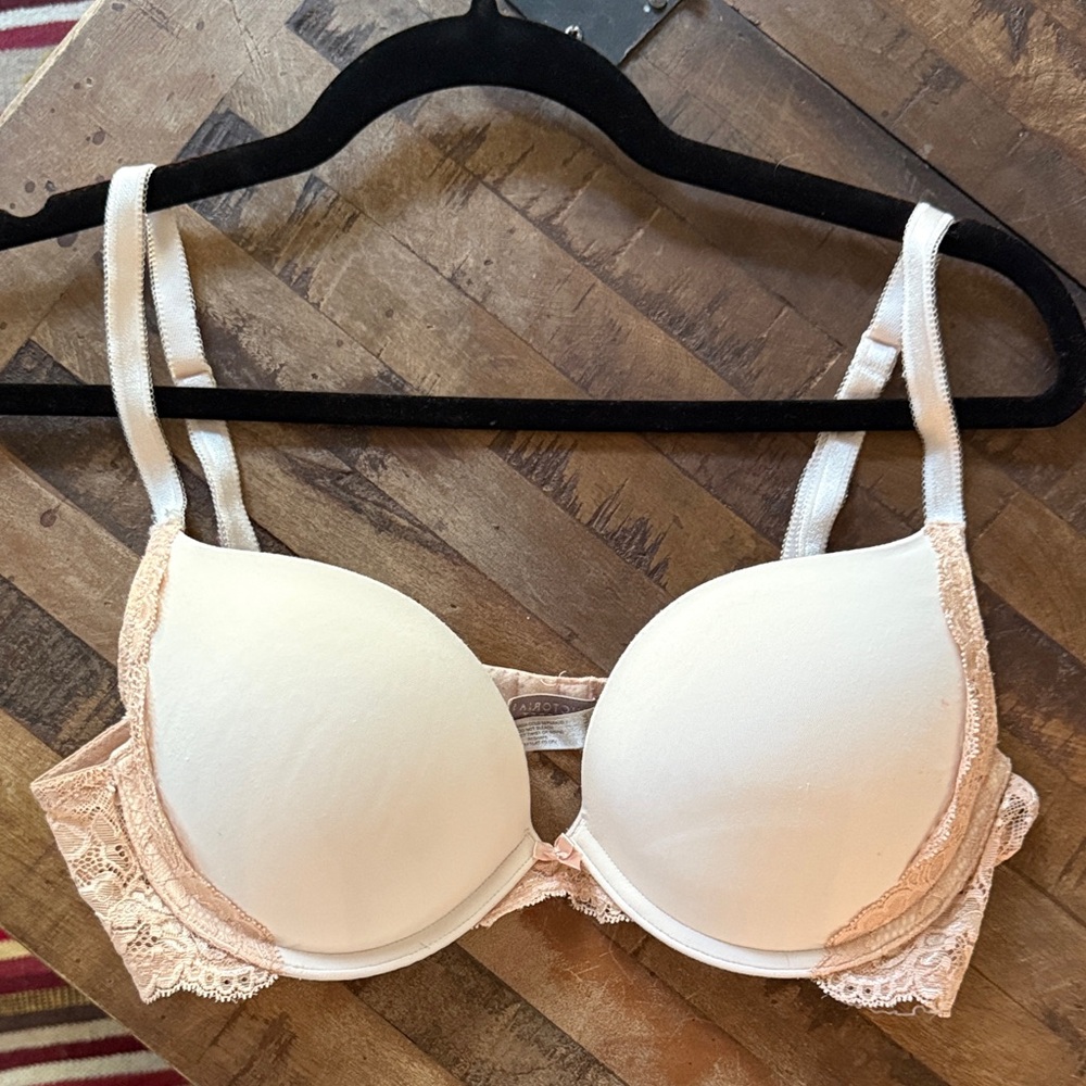 Victoria Secret Push-Up Cream Lace Bra 36C